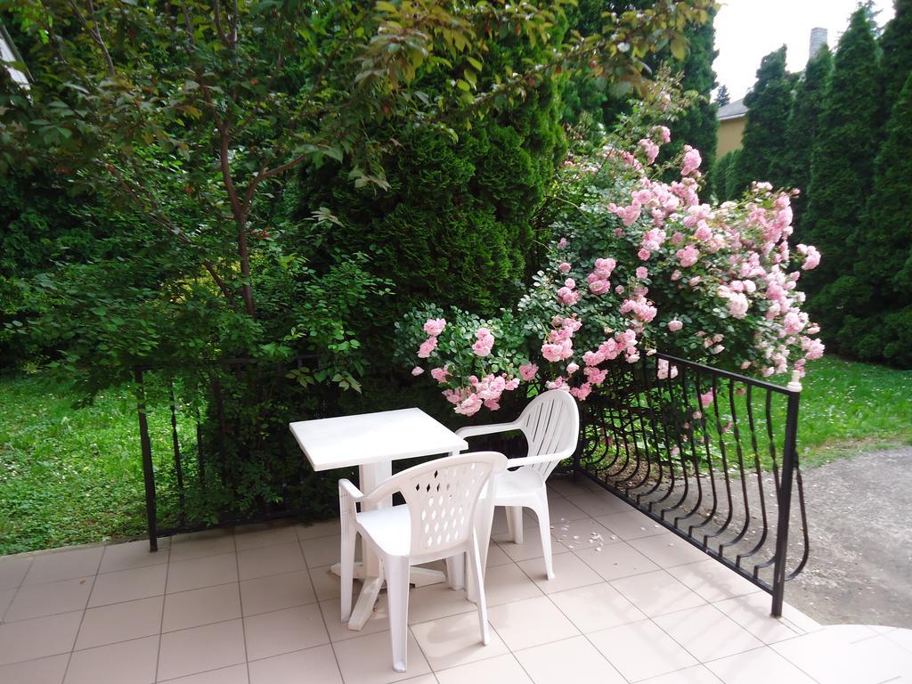 Holiday Apartmanház Balatonfüred Oda fotoğraf